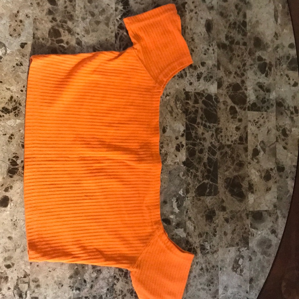 Crop top orange shirt